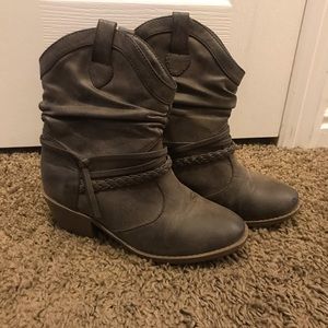 Very fashionable girls Mudd brown cowgirl boots